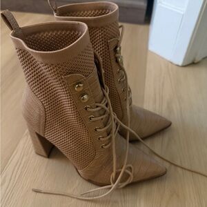 Steve Madden Tan Lace Up Boots